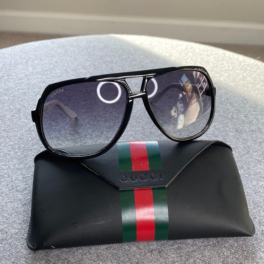 AUTHENTIC Gucci GG 1622 sunglasses in Black & White with Black gradient Lens